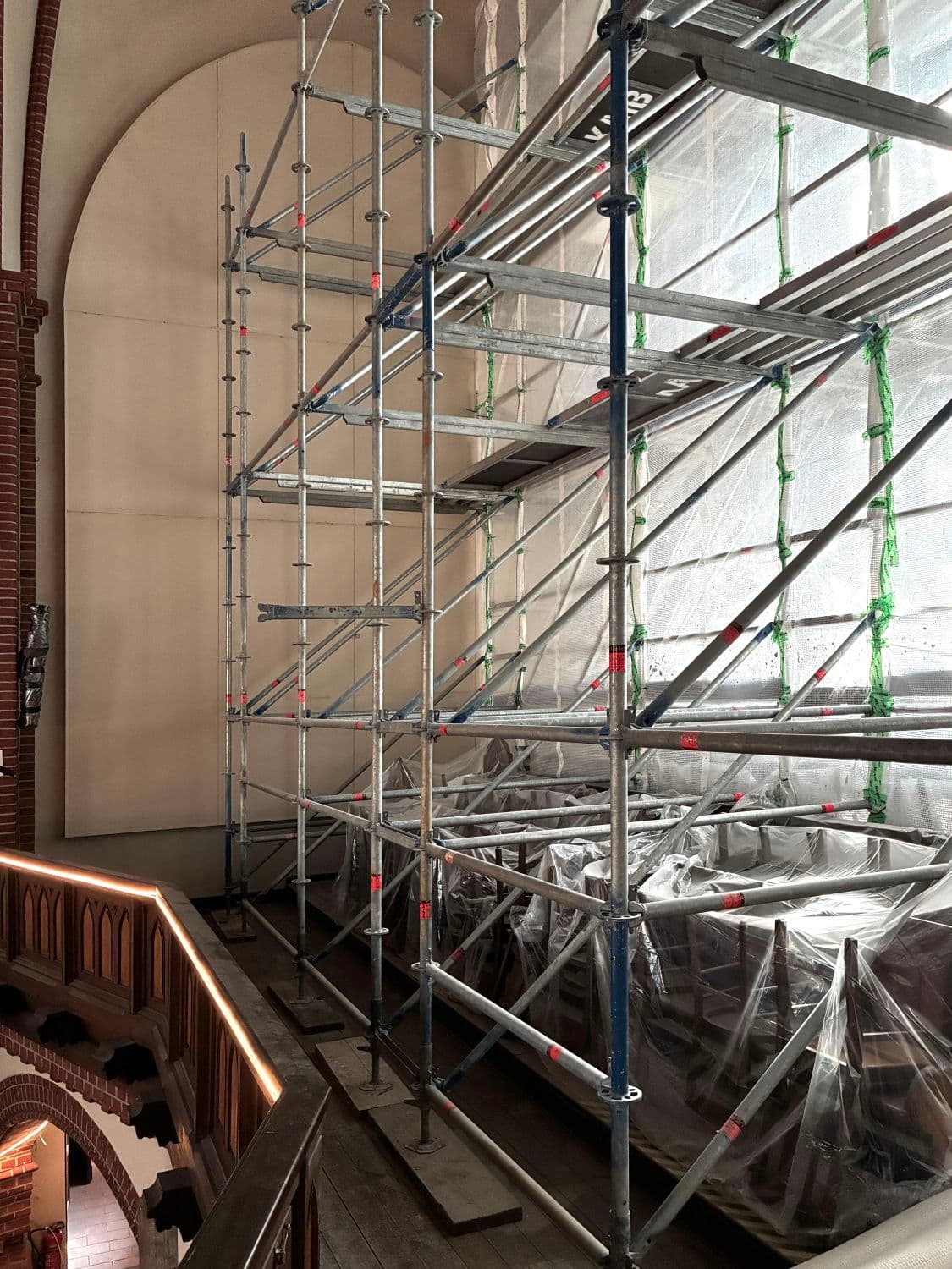 Gerüstaufbau auf der Empore