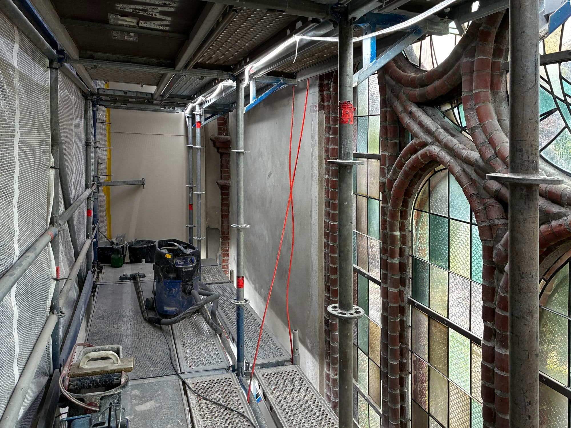 Staubgeschütztes Arbeiten in der denkmalgeschützten Kirche