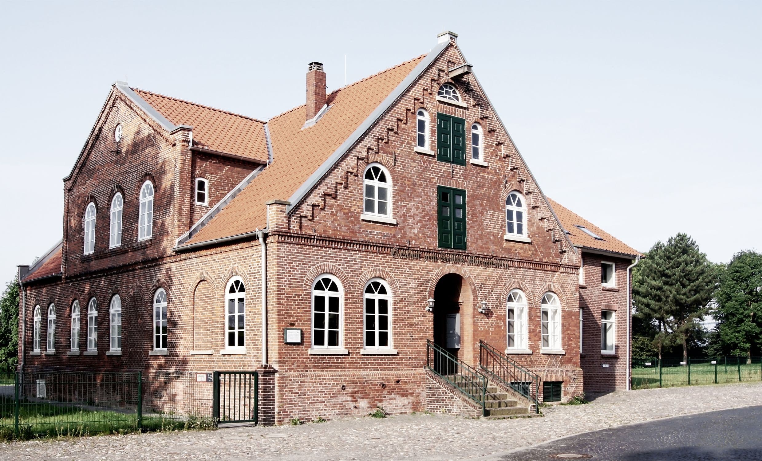 Außen nach der Sanierung 